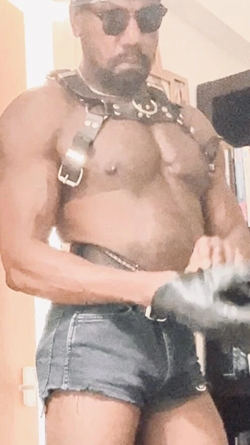 Black Fetish Mature Smoking Muscle Leather Dad 11 Pics XHamster