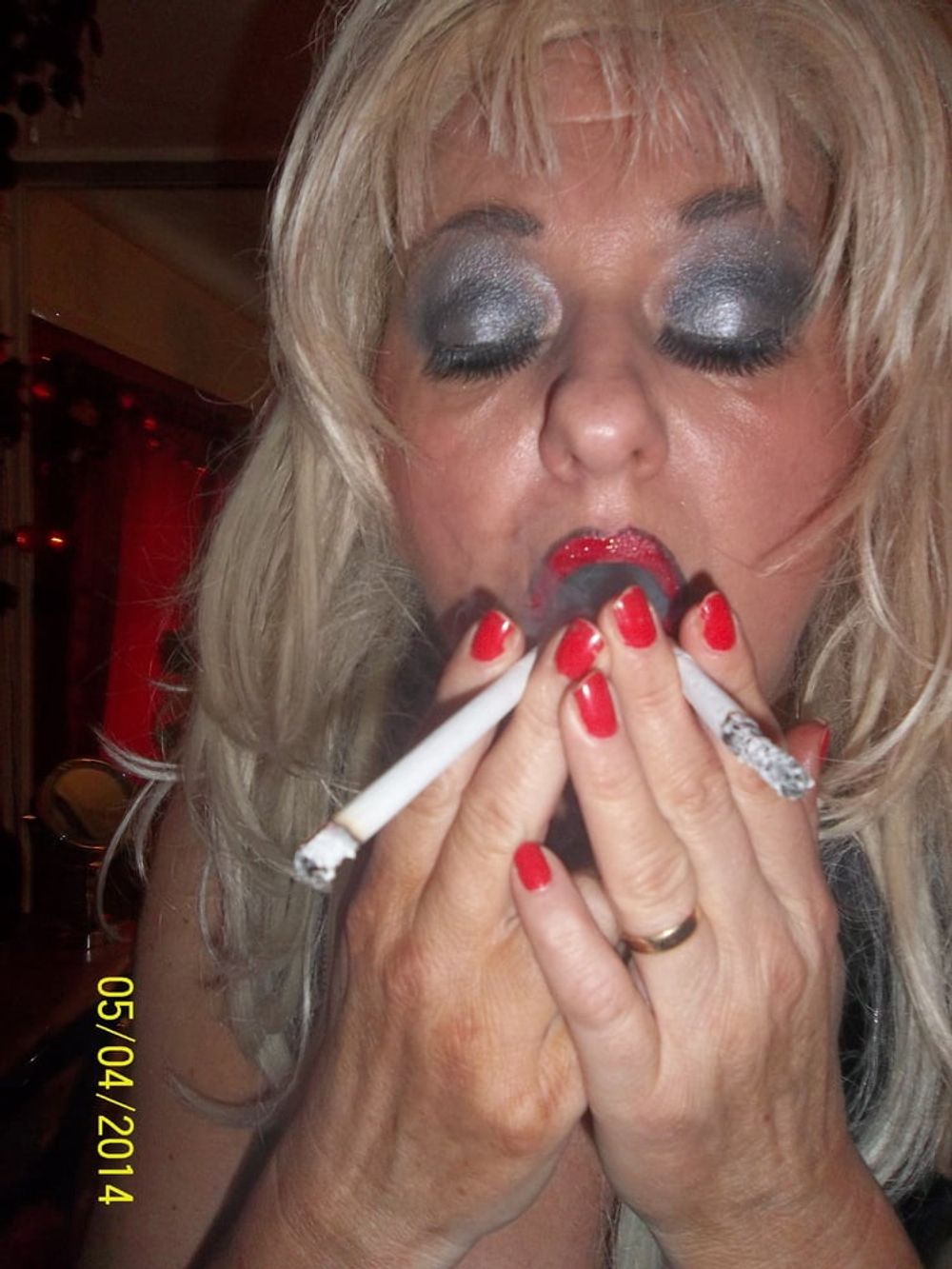 SMOKING WIFE #40