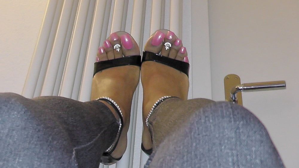 Lofia Tona - Some old pics of my feet n toes #2