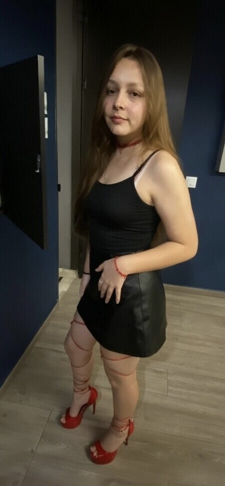 Angy loves to wear high heels while fucked