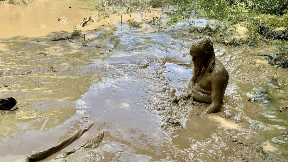 SHOT - HOW DEEP IS THE MUD ? #8