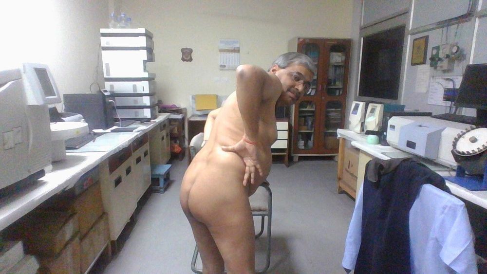 Me nude in my lab  #4