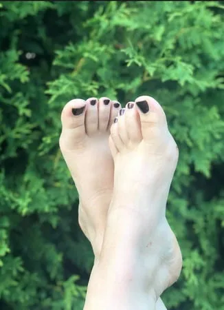 little toes         