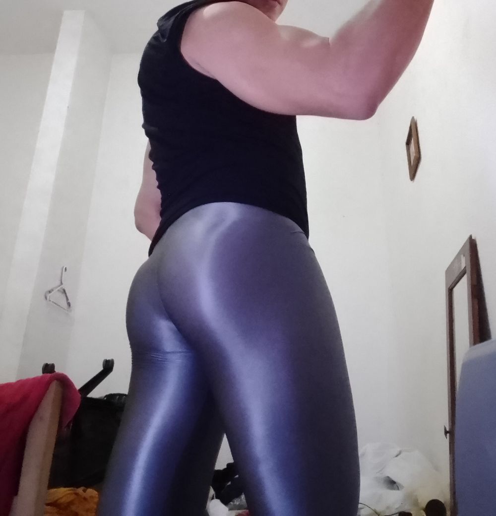 SHINY TIGHT LEGGINS