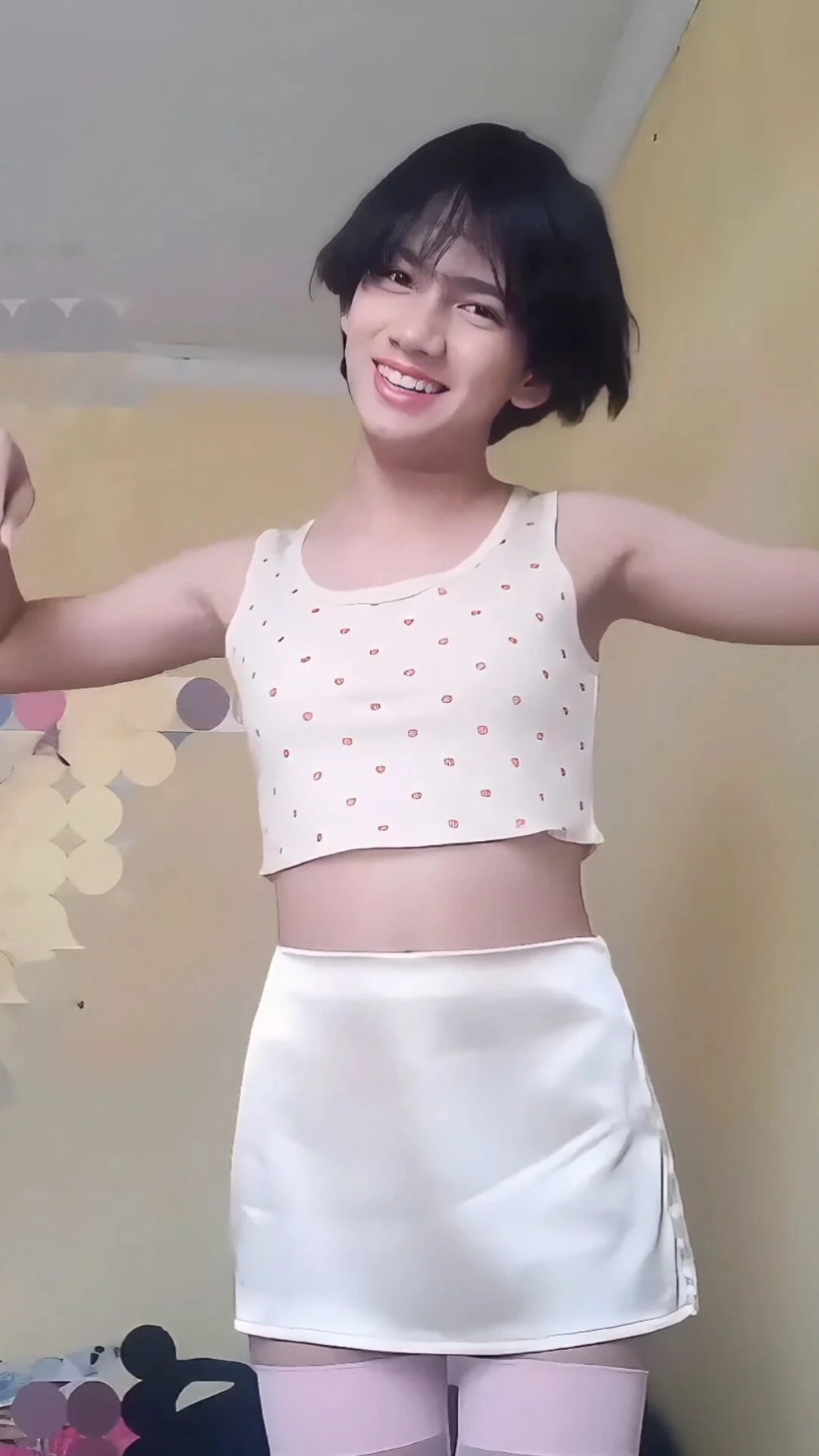 Já s hedvábnou minisukní