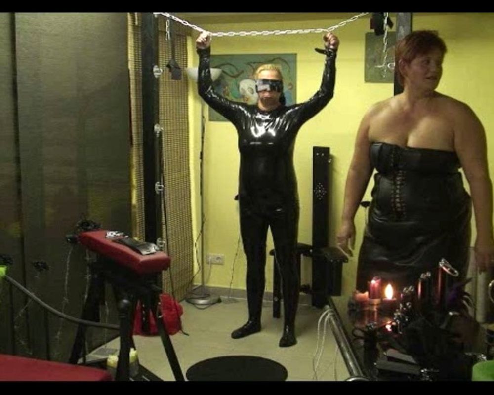 Annadevot: 3some with latex slave #15