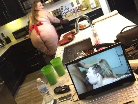 big booty blonde bbw cooking show         