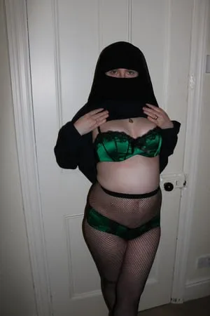 burqa niqab fishnet pantyhose         