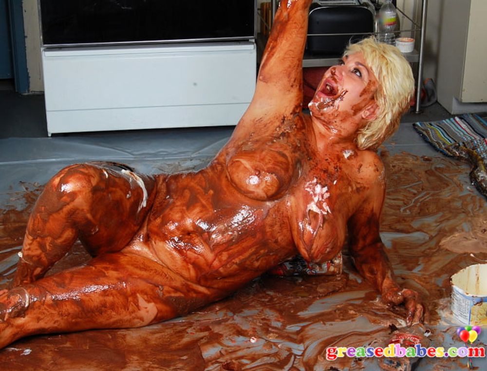 Mature Blonde Dana Hayes Wet and Messy with Ice Cream #6