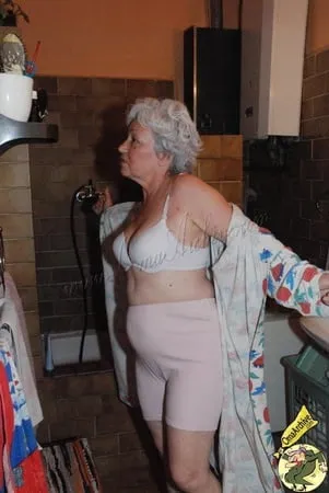 amateur granny going wild         