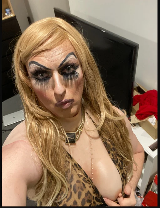Crossdresser Sammi a home #18
