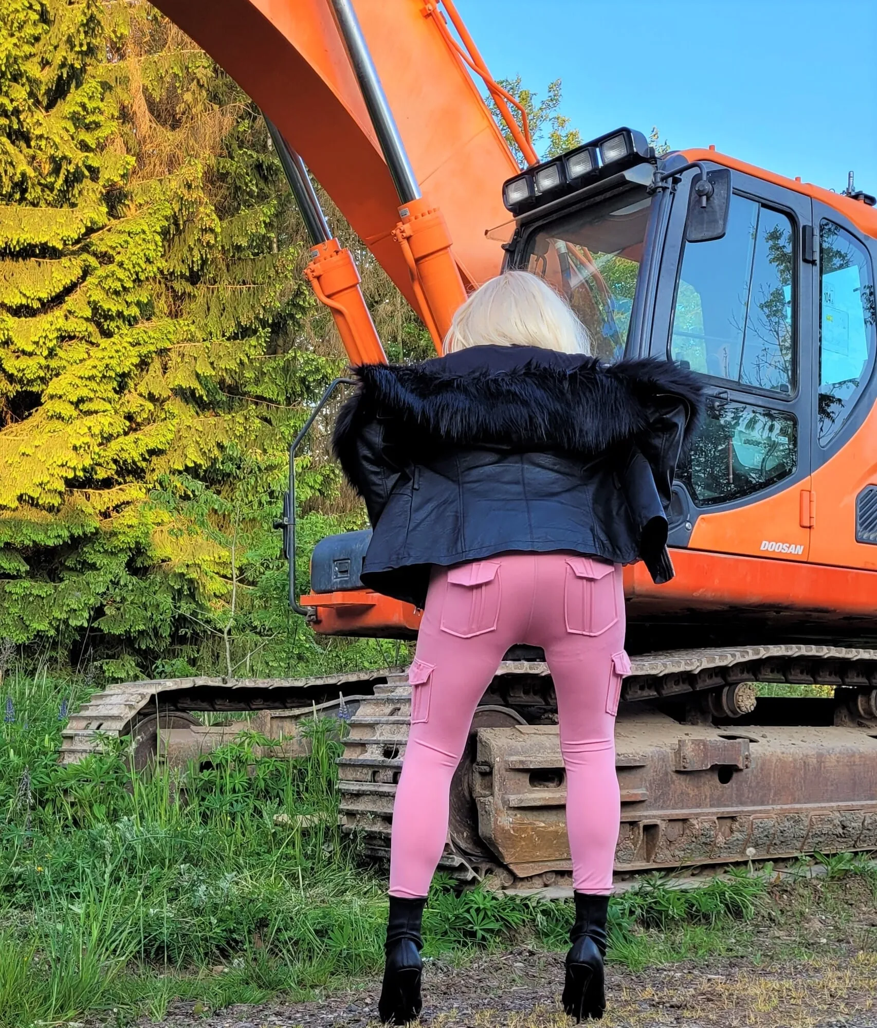 Tamara and the heavy equipment Tamara und das schwere Gerät 