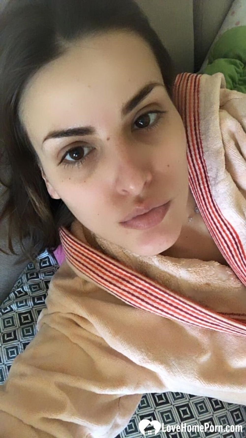 Natural beauty shares some of her selfies #12