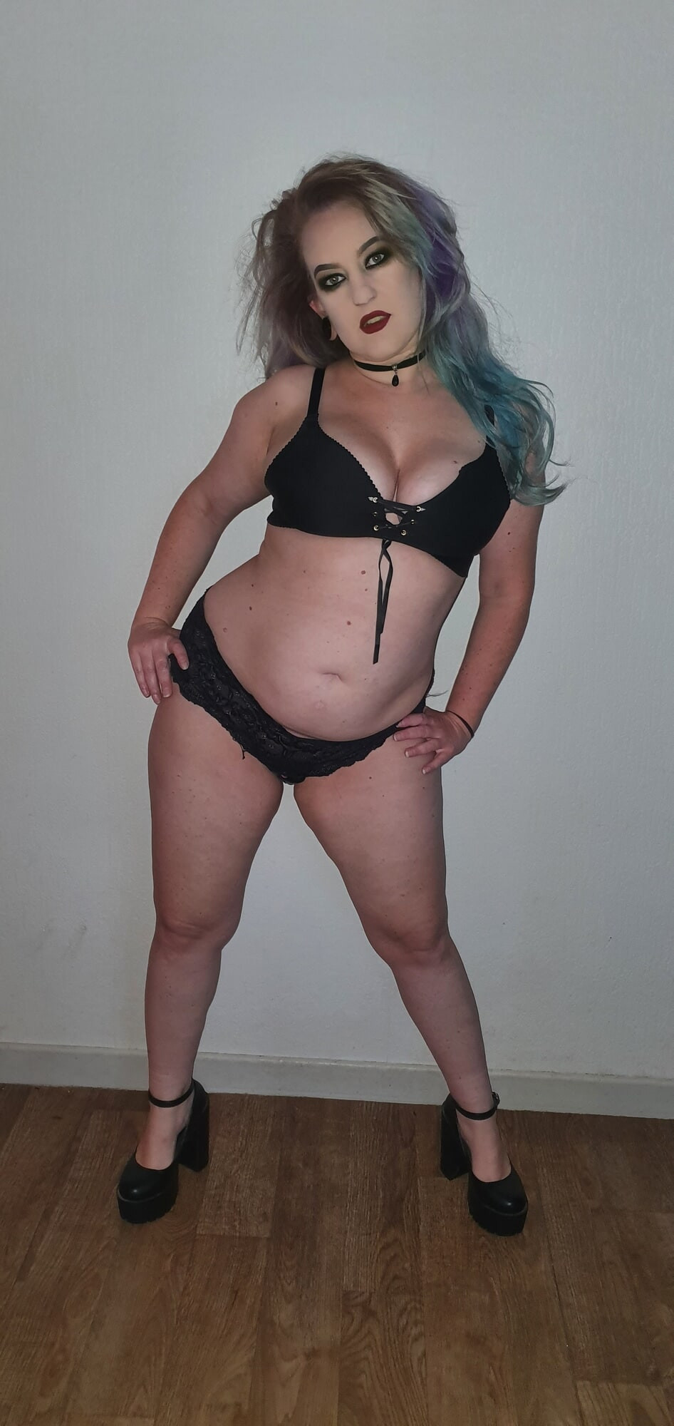 Chubby MILF Amy Leaf- Last pics before i cut my hair #8