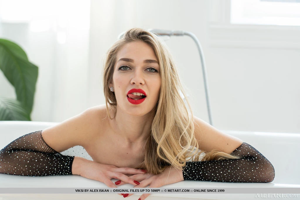Gorgeous newcomerl Viksi poses provocatively #38