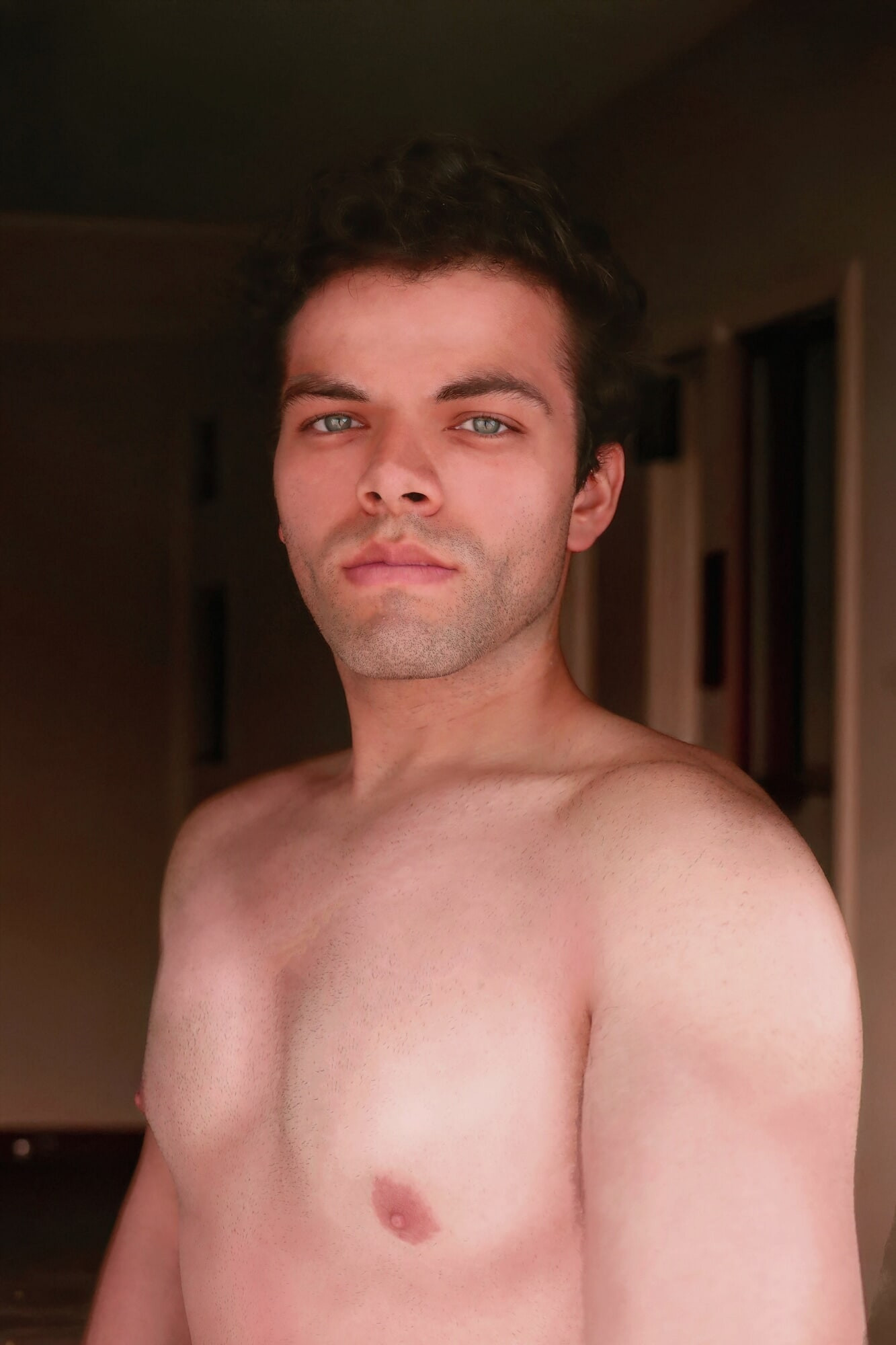 白人の欲求不満な男