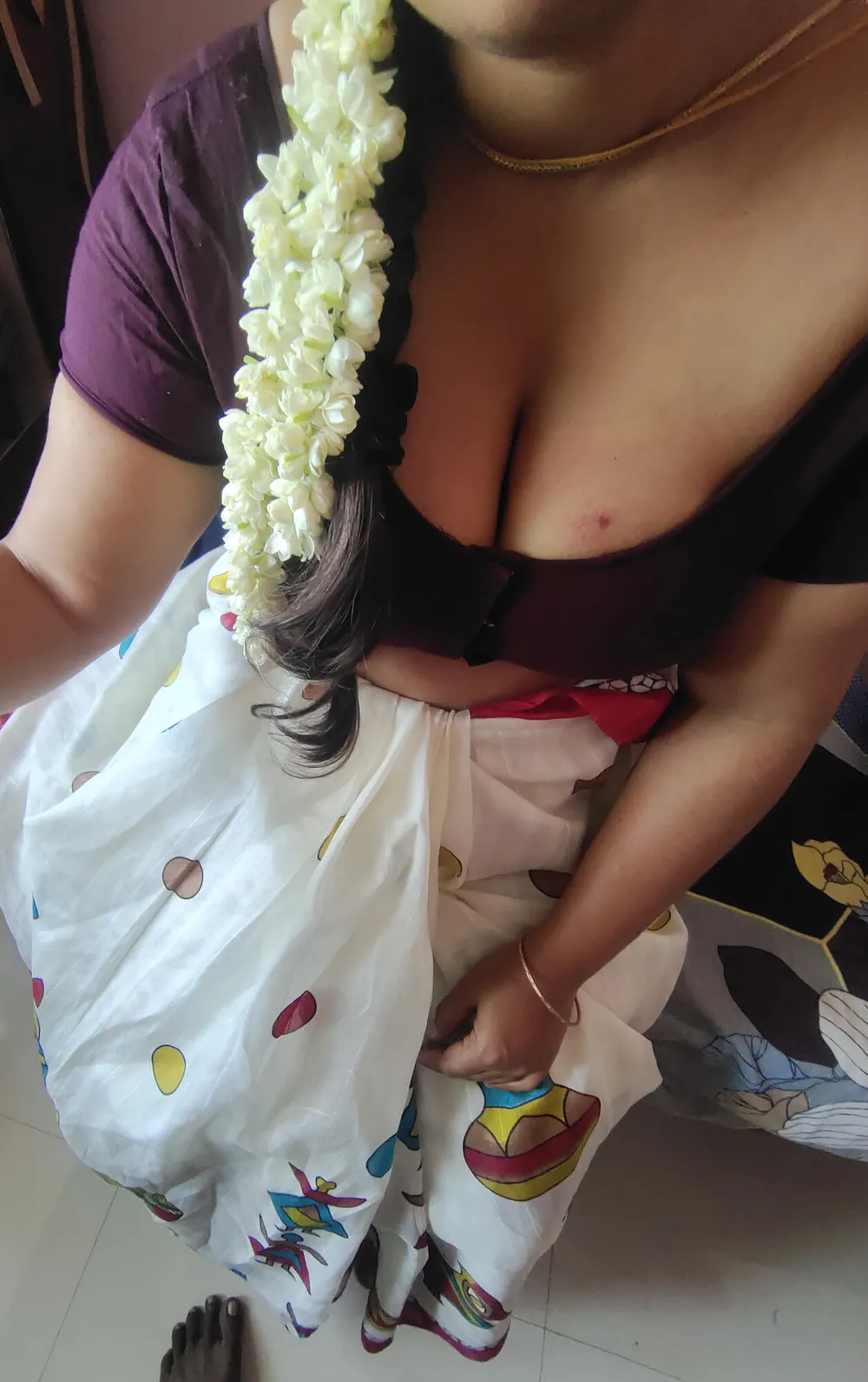 Bhabhi hot saree blouse pics #2