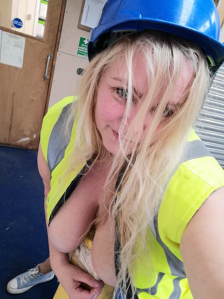 Builders Bum - Playing in the Warehouse #16