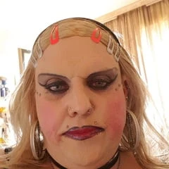 Stefaniets sexy smoking