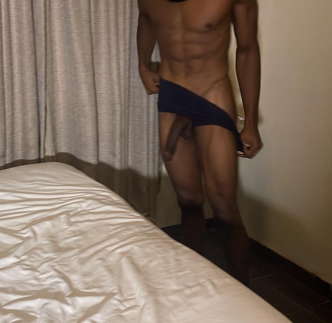 Jerking off my African 10 inches dick till i cum