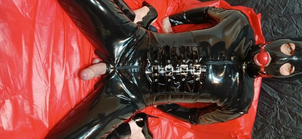 Latex Outfit in High Heels und Analplug #12