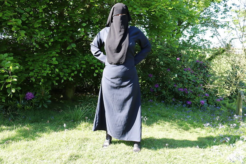 Muslim Burqa Niqab suspenders Outdoors Flashing  #18