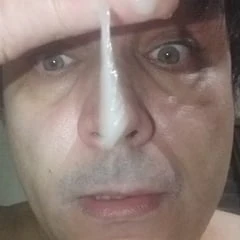 Quase caiu esperma nos meus olhos
