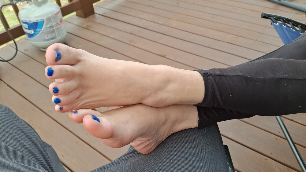 Do you want to cum on her feet #14