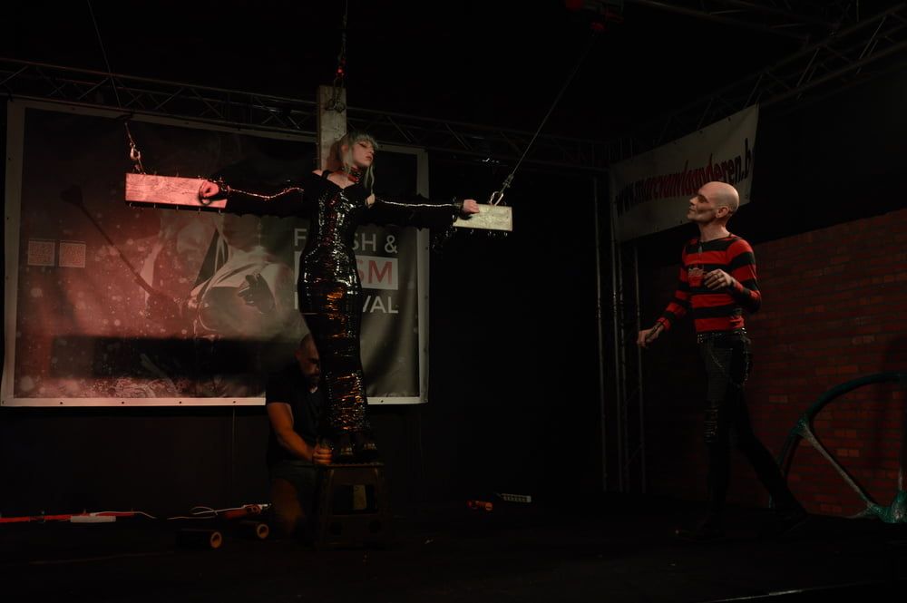  Show Cruxified Skinheadgirl au Fetish Festival VIII  #9