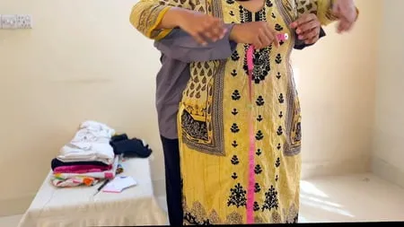 Desi Muslim Big Ass &amp; Big Boobs Beautyful Aunty fuck tailor