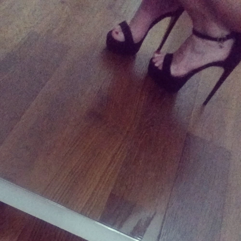 Something sexy.. High heels..