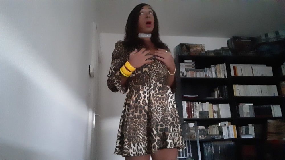Sissy Tygra in leopard dress on 2019 octobre. #34