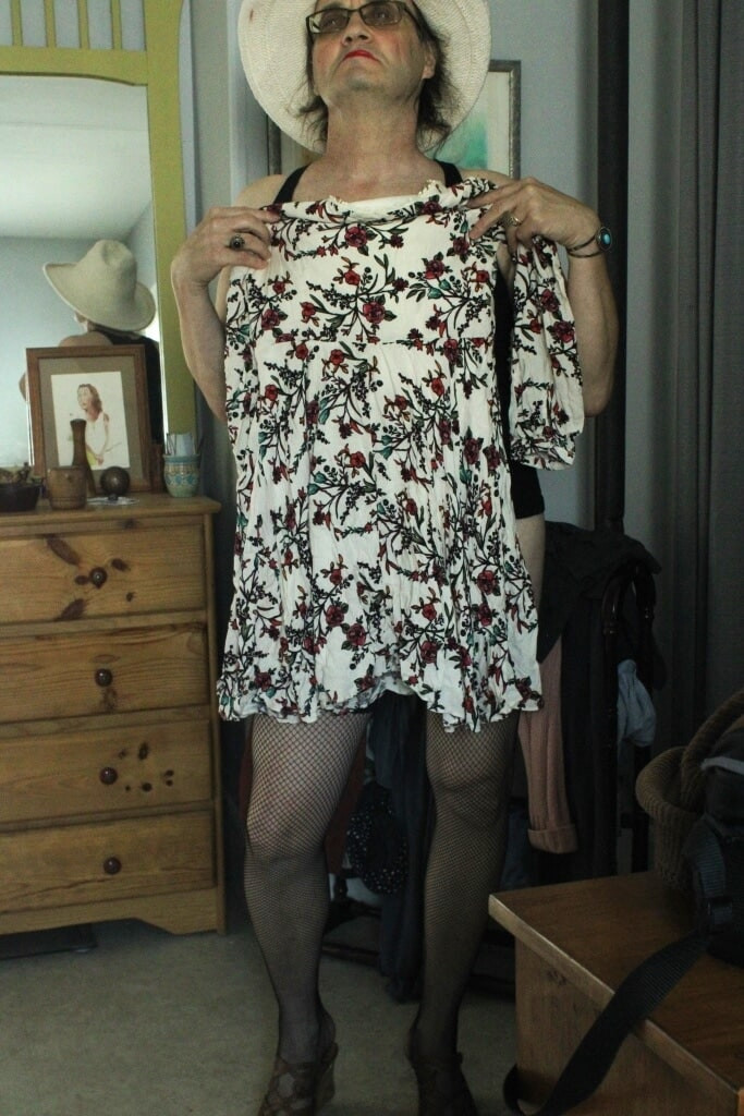 Housewife Serge Lusin. 2025k #13