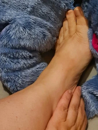 val rie and her foot         