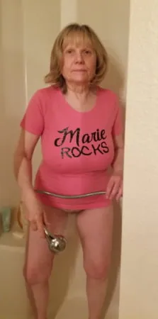 hot grandmother sprays her pussy and cums in a wet t shirt         