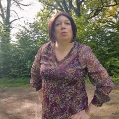 Nicki-Crossdress Utomhus - sommarklänning, tights, höga klackar