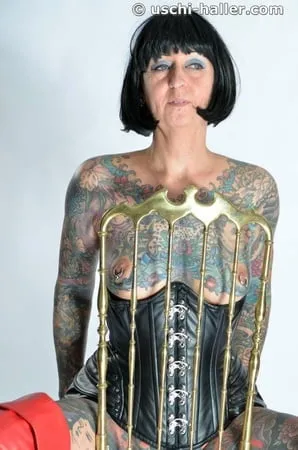 photo shoot with full body tattooed milf cleo           