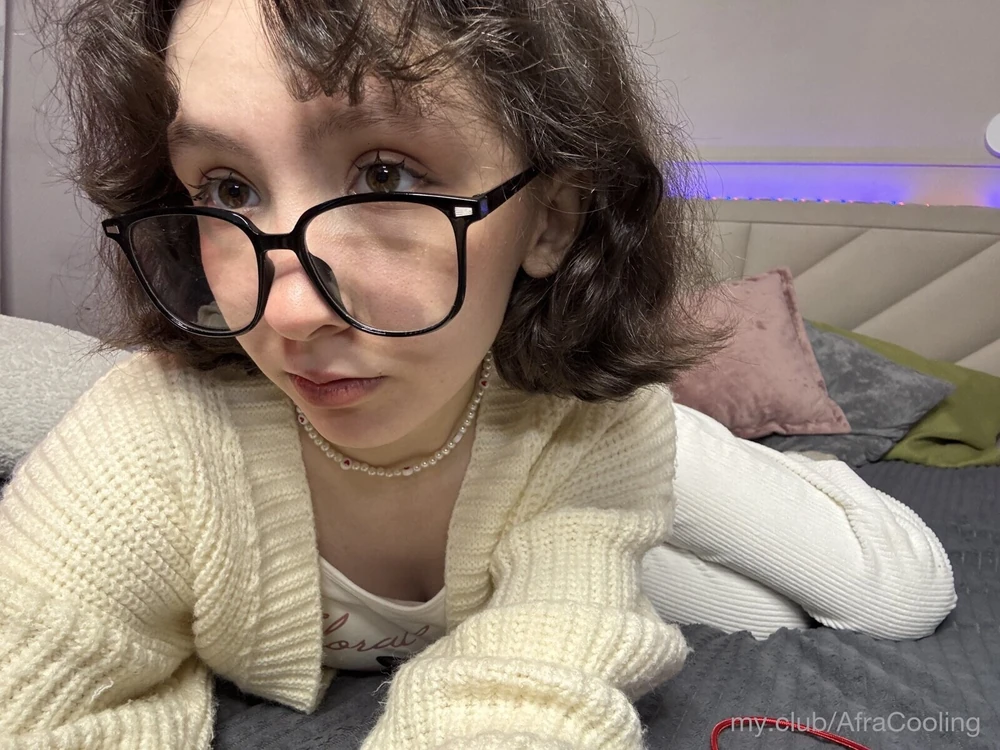 Evie Free Photos #5