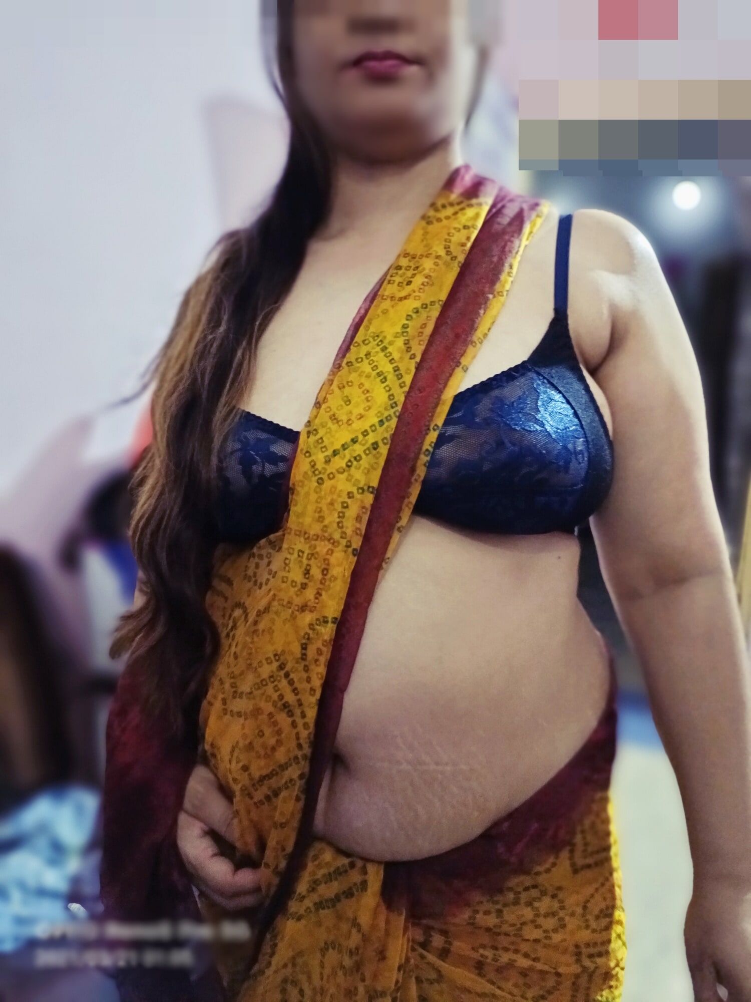 MILF BHABHI IN SEXY SAREE TEASING 💋