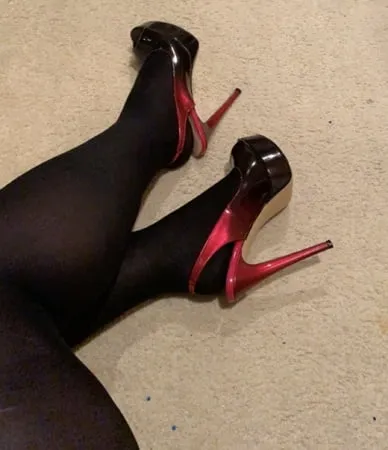 my fuck me heels love to be penetrated while wearing         