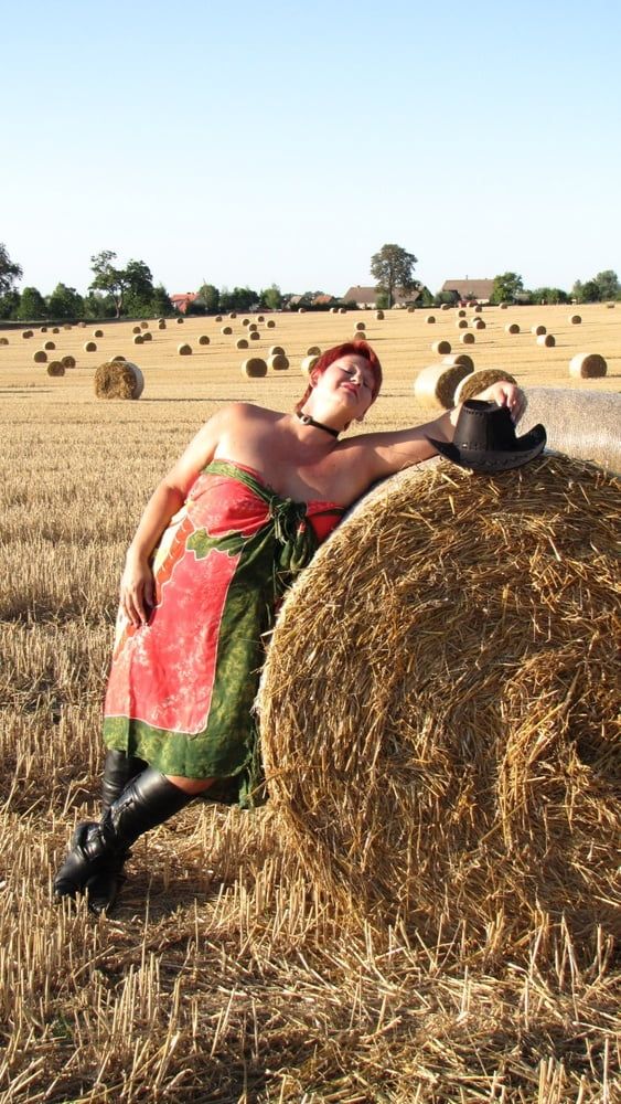 Anna naked on straw bales ... #31