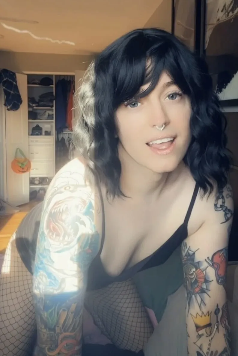 Pretty tattooed amateur femboy