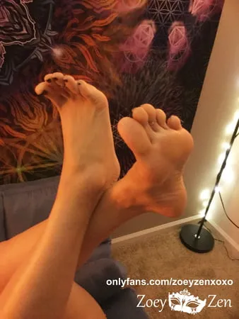 my pretty feet         