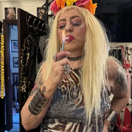 SHIRLEY HIPPY SLUT