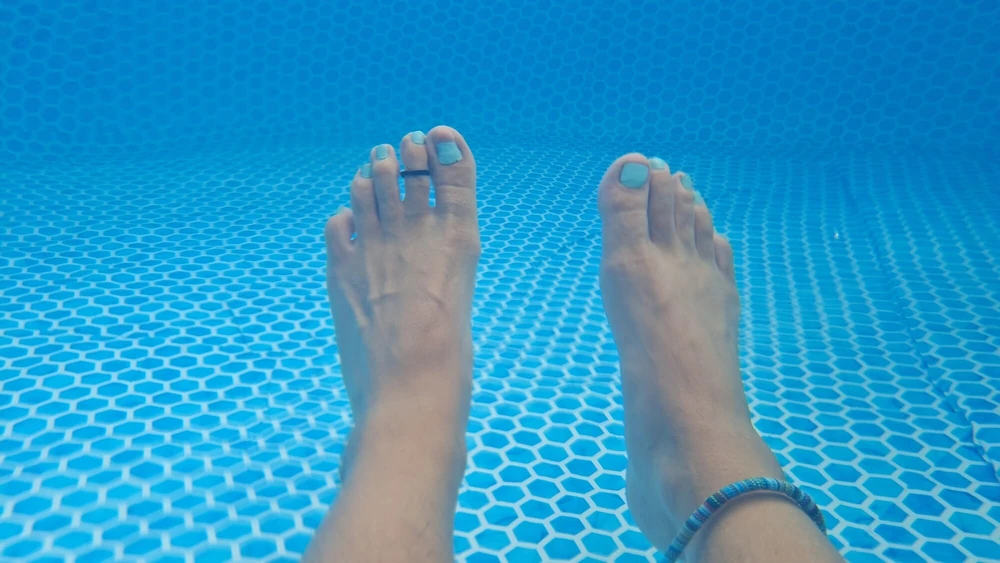 My feet under water #6