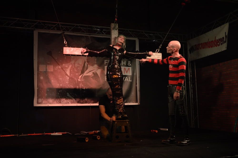  Show Cruxified Skinheadgirl au Fetish Festival VIII  #3