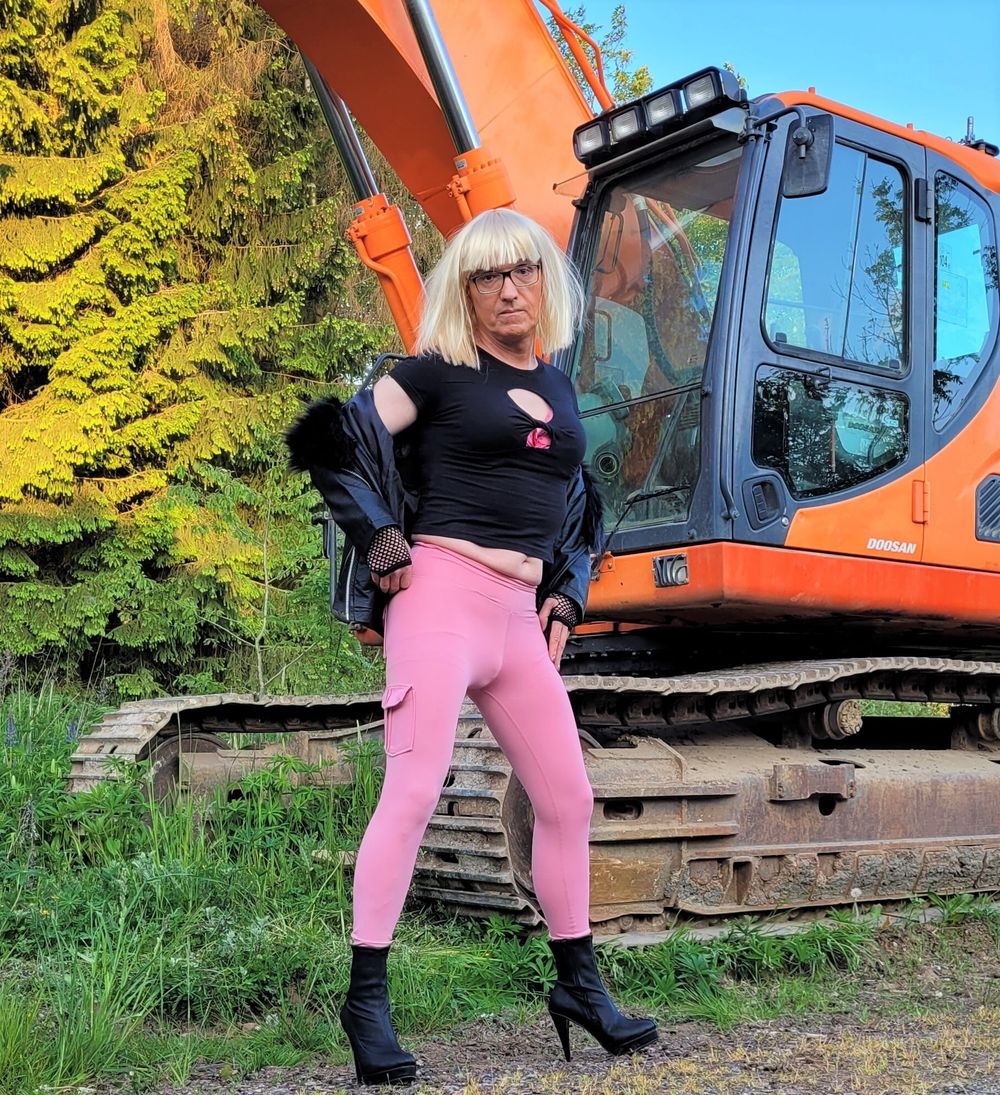 Tamara and the heavy equipment Tamara und das schwere Gerät  #27