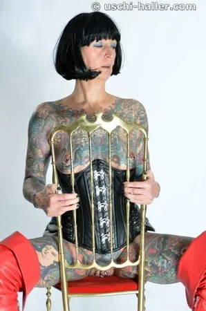 photo shoot with full body tattooed milf cleo           