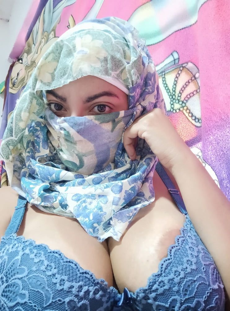 Real ArabMuslim Mommy Showing Pussy, Ass And Islamic Tits!