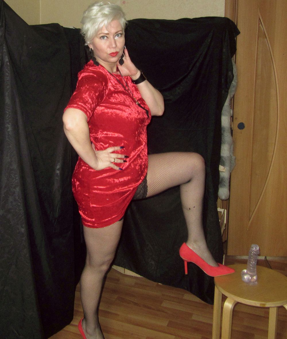 If the mature lady is in red, then the lady wants to fuck))) #2